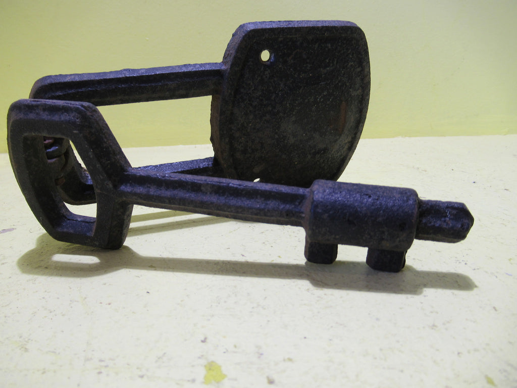 Iron Key Style Door Knocker 18H x 7-10W x 40D