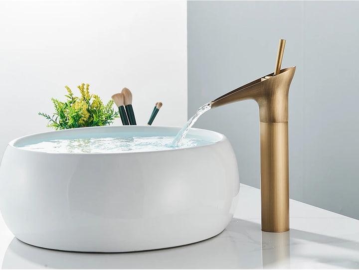 Antique Brass Basin Faucet Waterfall Bathroom Faucet Single Handle Basin Mixer Tap Deck Mounted One Hole Bronze Black Tap