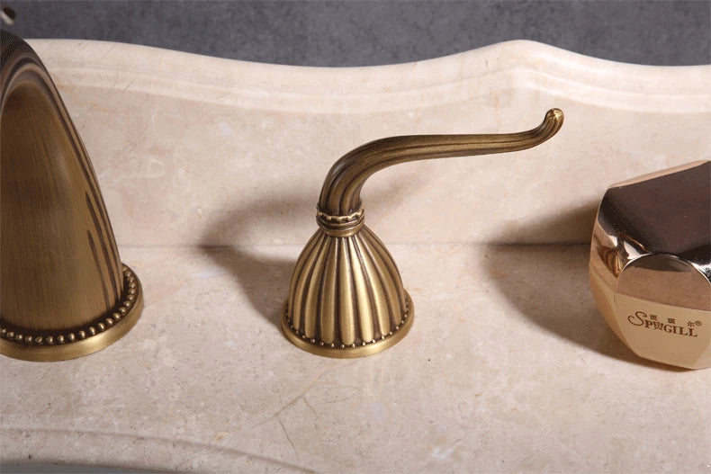 Antique Brass Basin Faucets Classic Bathroom Sink Faucet Double Cross Handle 3 Holes Bathbasin Counter Mixer Taps