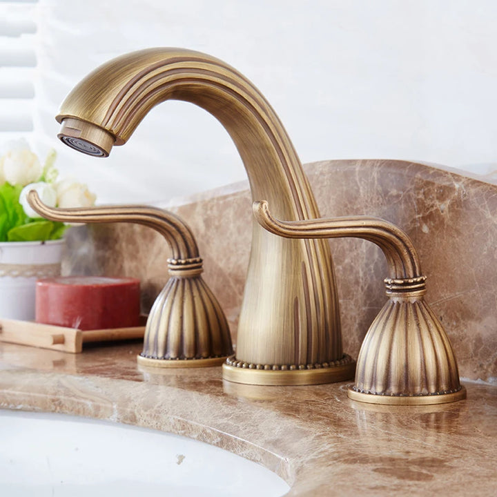 Antique Brass Basin Faucets Classic Bathroom Sink Faucet Double Cross Handle 3 Holes Bathbasin Counter Mixer Taps