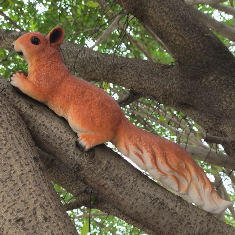 Squirrel Figurine Statues Tree Climber Sculpture Hanging Tree Garden Statue Hugger Decorations Outdoor Gifts Garden Decor Resin