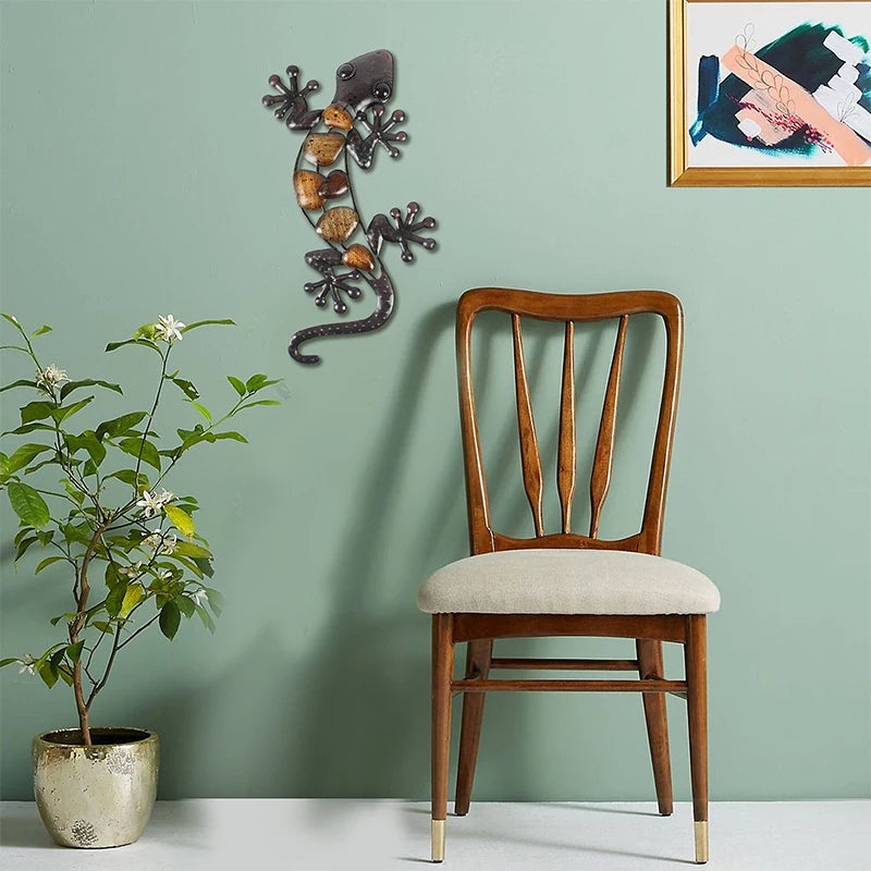 Eye Catching Short Metal Gecko Wall Art for Garden Outdoor Decoration