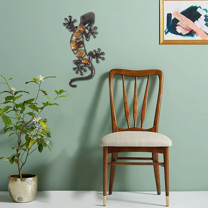 Eye Catching Short Metal Gecko Wall Art for Garden Outdoor Decoration