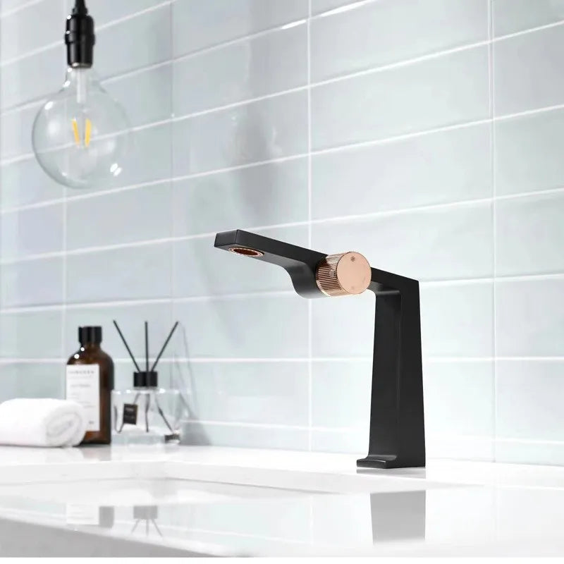 Luxury brass rose gold bathroom faucet with simple design, one hole single handle cold and hot dual control basin Tap