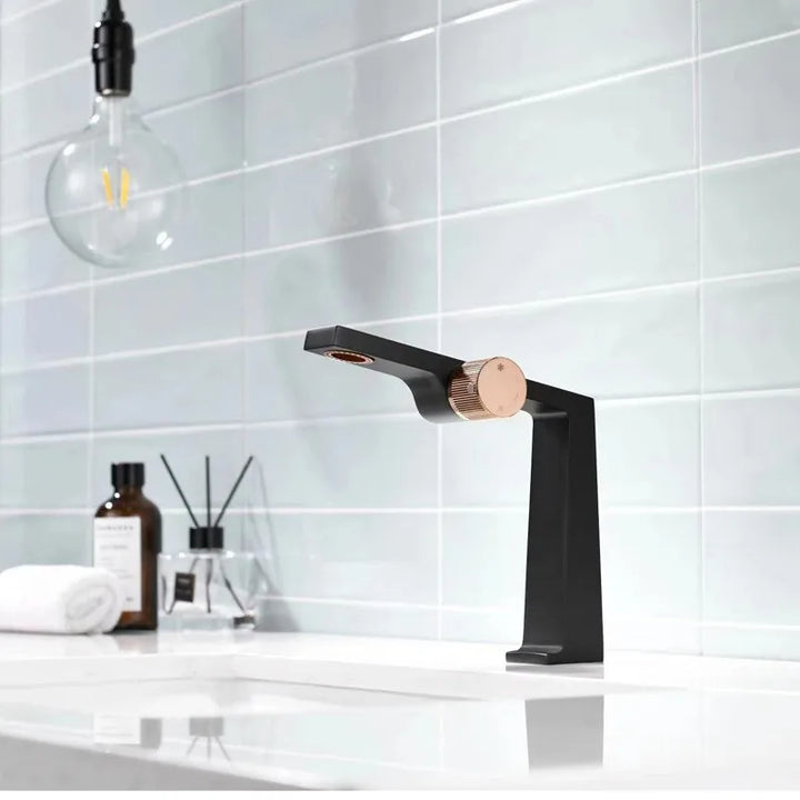 Luxury brass rose gold bathroom faucet with simple design, one hole single handle cold and hot dual control basin Tap