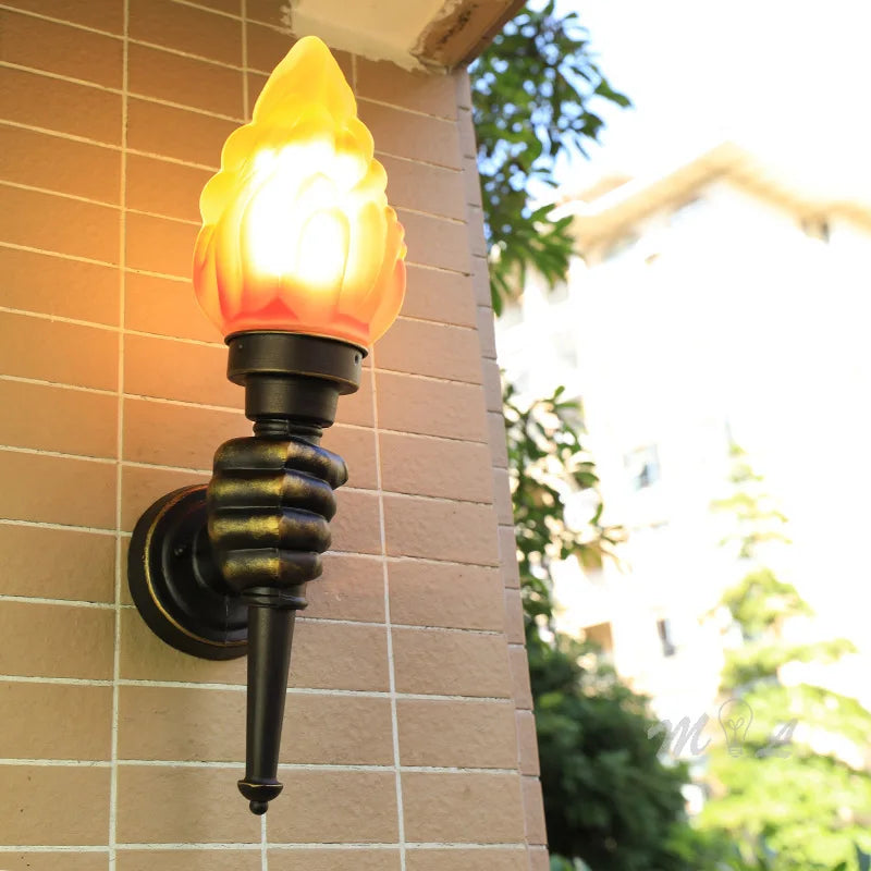 Industrial Simple Wall Lamp Modern Creative Torch Hand Lamps Vintage Wall Lamp for Bathroom Loft Stair Outdoors Lighting Fixture