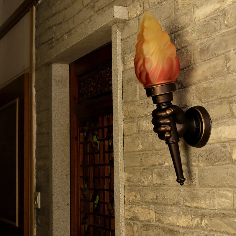 Industrial Simple Wall Lamp Modern Creative Torch Hand Lamps Vintage Wall Lamp for Bathroom Loft Stair Outdoors Lighting Fixture