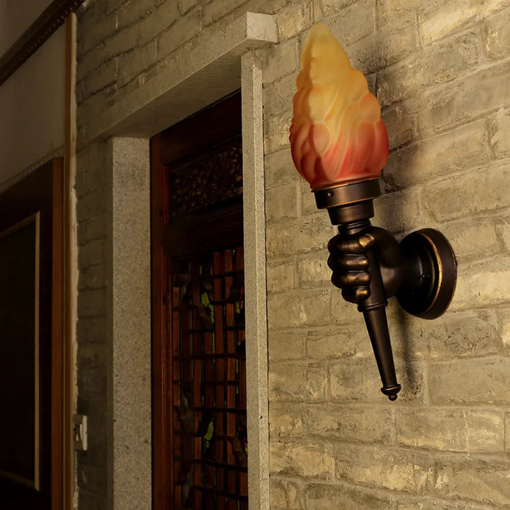 Industrial Simple Wall Lamp Modern Creative Torch Hand Lamps Vintage Wall Lamp for Bathroom Loft Stair Outdoors Lighting Fixture