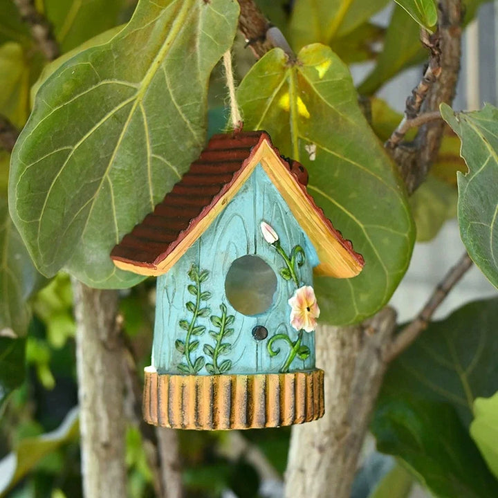 Hanging Bird House Resin Outside Bird Hut Novelty Garden Decoration Nest for Fence, Trees, Yard House Decoration Ornaments