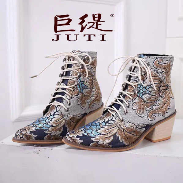 Pointed-toe Embroidery Ethnic Boots Women Low-heel Pumps Platform Red Boots Modern Designer Boots Plus Size Banquet Women Shoes