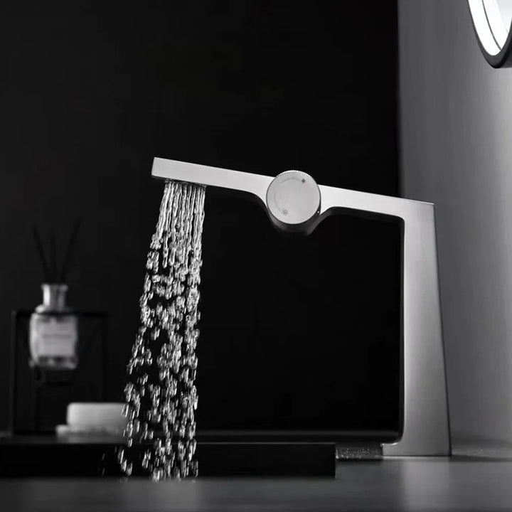 Luxury brass rose gold bathroom faucet with simple design, one hole single handle cold and hot dual control basin Tap