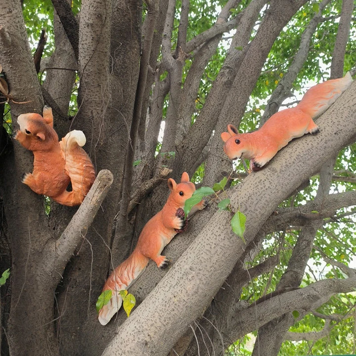 Squirrel Figurine Statues Tree Climber Sculpture Hanging Tree Garden Statue Hugger Decorations Outdoor Gifts Garden Decor Resin