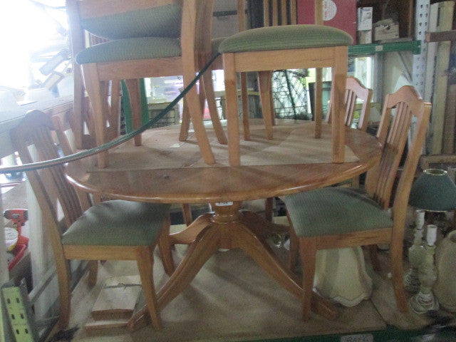 Rimu Table & 8 Chairs(Table 1480D x 730H/Chairs 450SQx550 Back 550H x 950H)