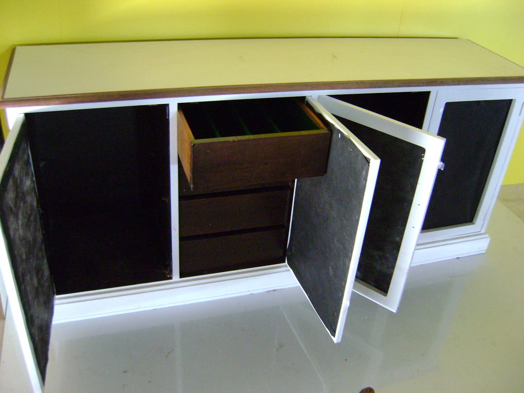 White & Black Cupboard(750H x 1665L x 430D)