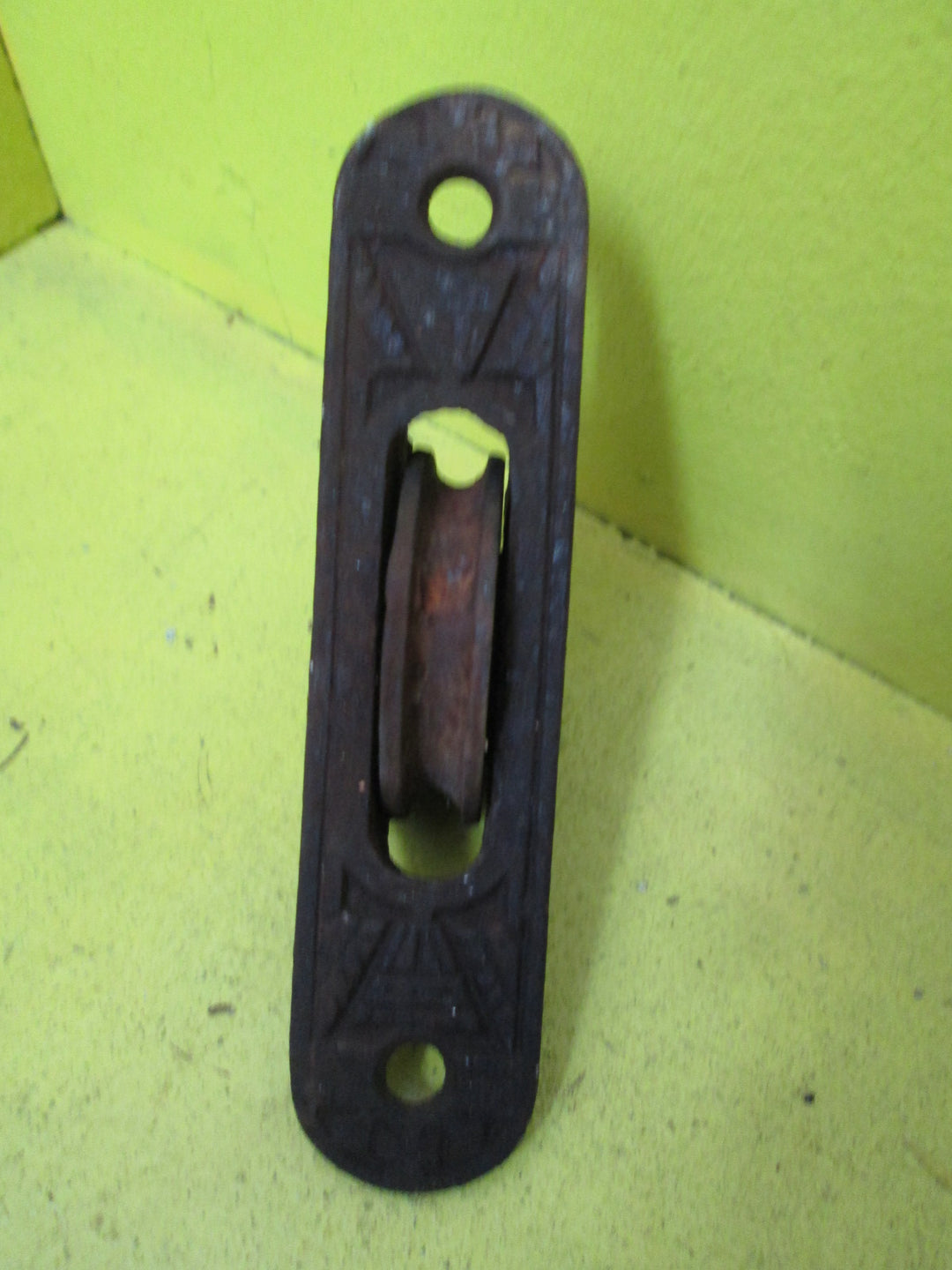 Kenrick Secret Axiel Pulley - Oval with Pyramid Design 125L x 28W x 45D