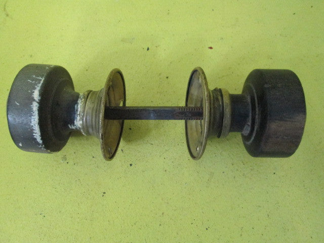 1890 Wooden Ridge Edge Door Knobs(60D x 55H)