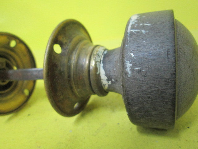 1890 Wooden Ridge Edge Door Knobs(60D x 55H)