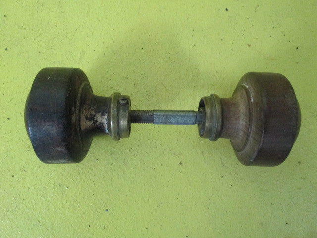 1890 Wooden Ridge Edge Door Knobs(60D x 55H)