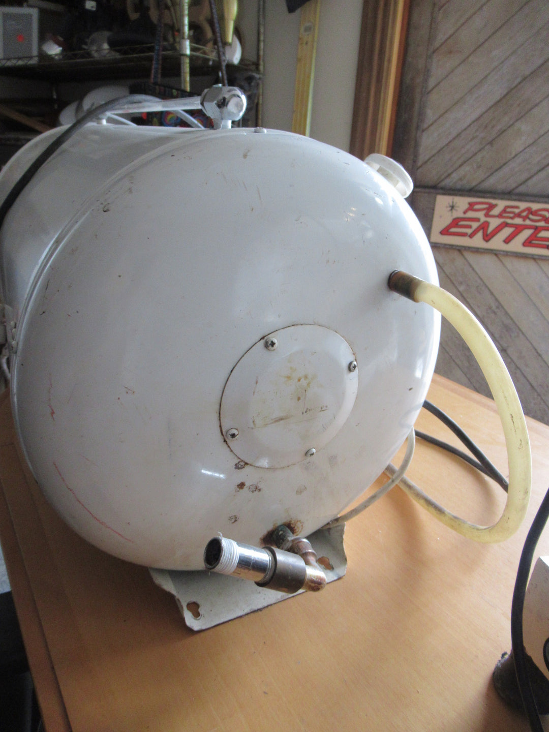 27 Litre Zip Hot Water Unit   62cm H x 36 Dia