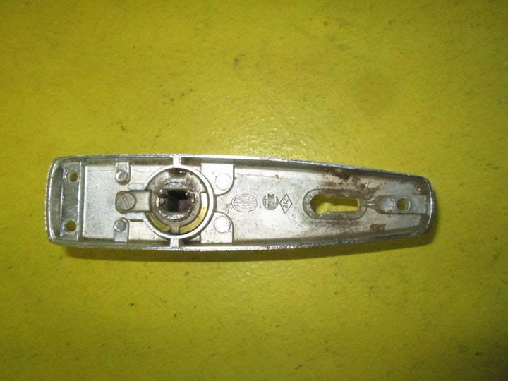 Retro Triangle Handle with raised Oval Knob 146L x 35-25W/Knob 57L x 35W x 42D