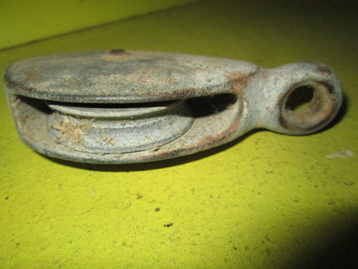 Iron Pulley 85/115L x 40/58W x 20/25D