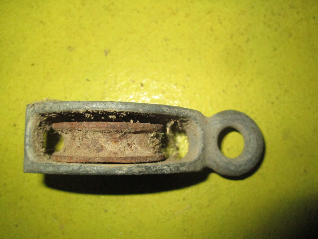 Iron Pulley 85/115L x 40/58W x 20/25D