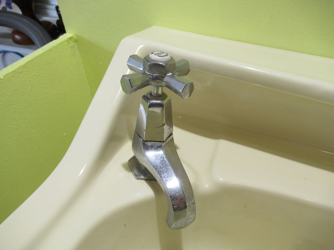 Traditional High Back Basin with Shelf and Retro Taps (Twyford)   630W x 470D x 320H