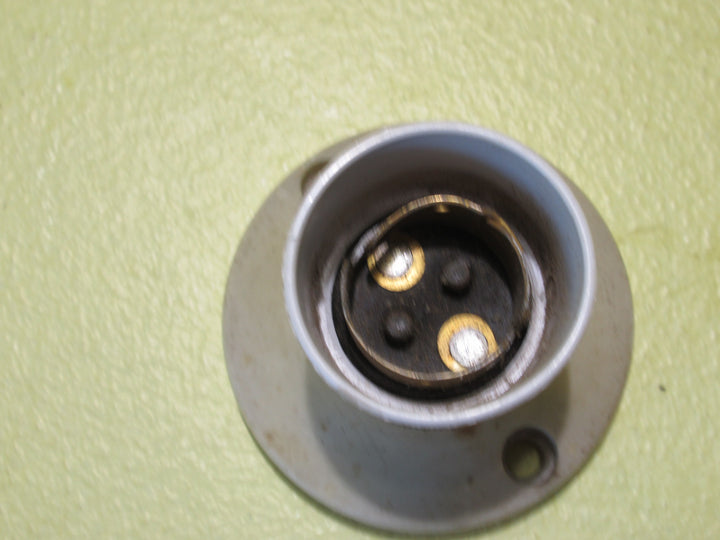 Light Mount with Lamp Holder 67D -25D x 55H