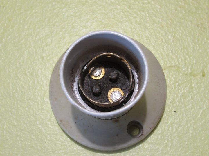 Light Mount with Lamp Holder 67D -25D x 55H