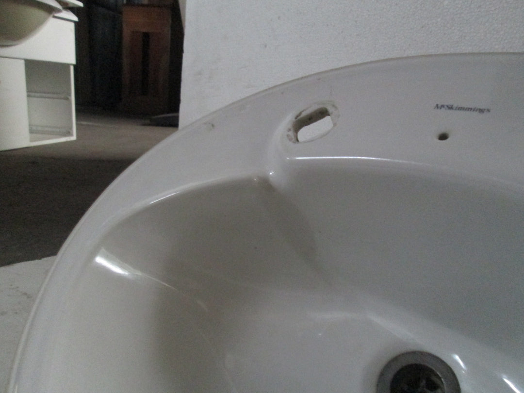 Oval Sullen Basin 400L x 540W x 220D
