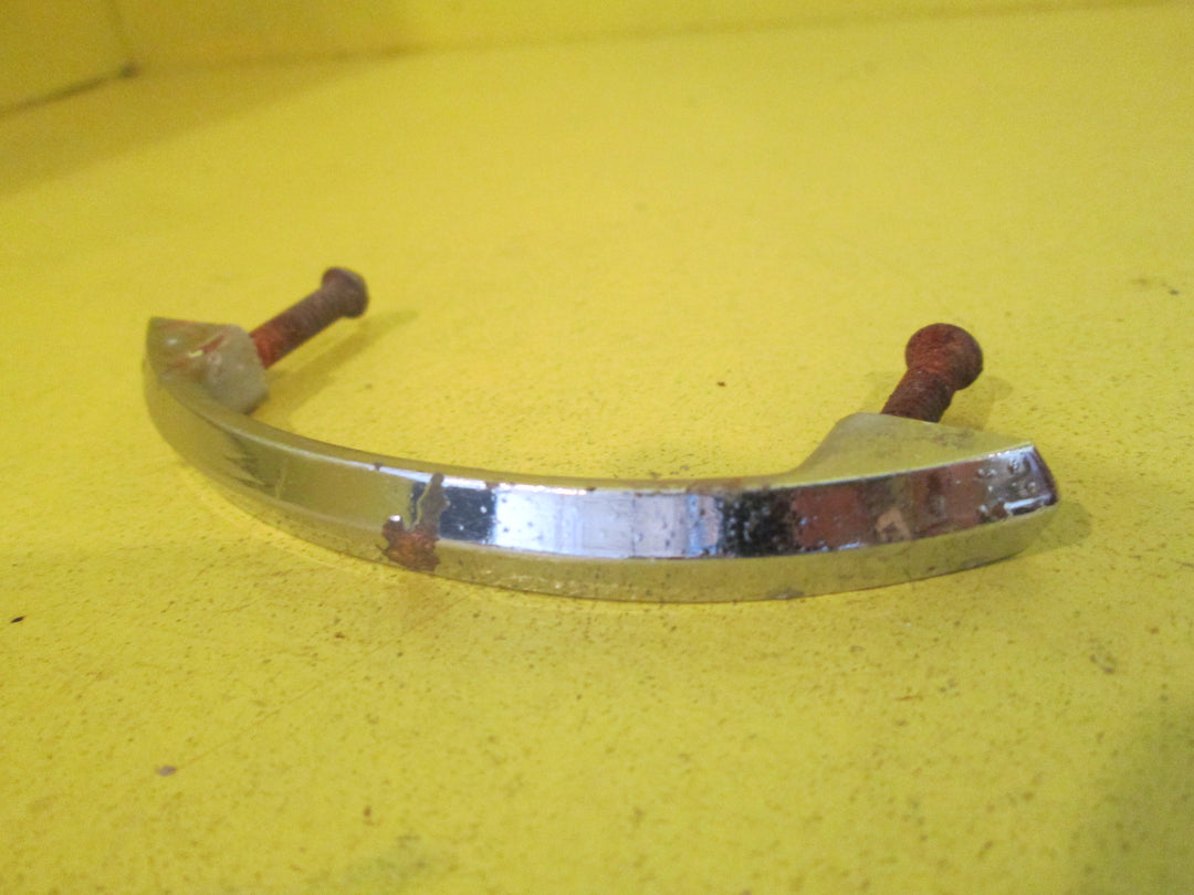 Retro Chrome Curved Ridge Pull Handle 102L x 23H