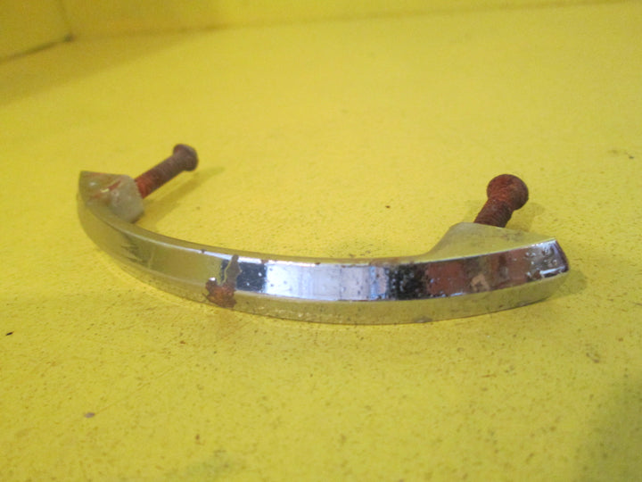 Retro Chrome Curved Ridge Pull Handle 102L x 23H