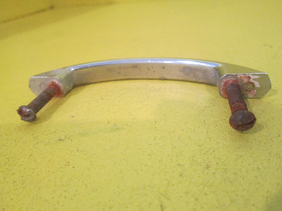 Retro Chrome Curved Ridge Pull Handle 102L x 23H
