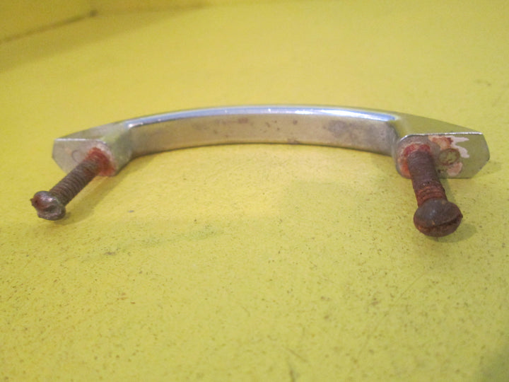 Retro Chrome Curved Ridge Pull Handle 102L x 23H