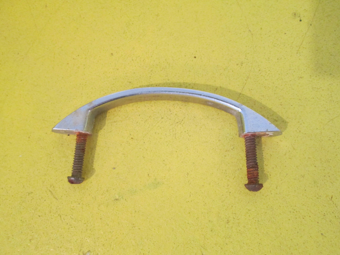 Retro Chrome Curved Ridge Pull Handle 102L x 23H