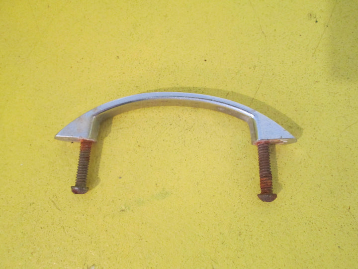 Retro Chrome Curved Ridge Pull Handle 102L x 23H