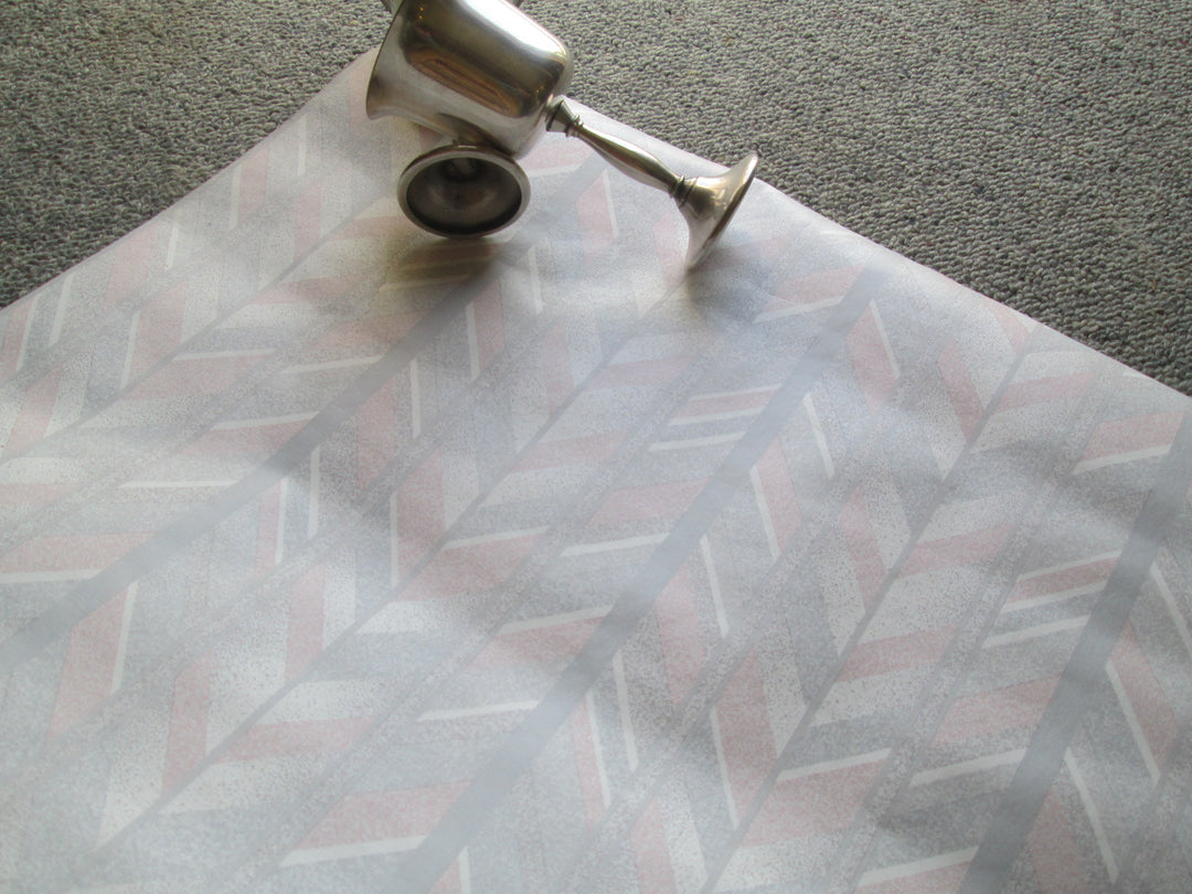 Retro Grey & Pink Ribbon Wallpaper 535W