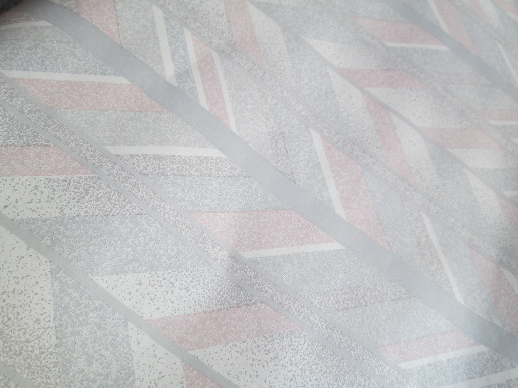 Retro Grey & Pink Ribbon Wallpaper 535W