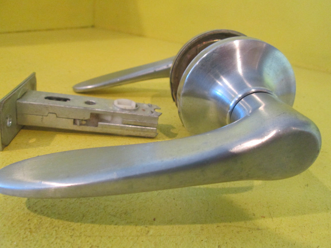 Modern Lever Latch Round Plate Wide Flat Handle and Mortice Lock 65D/75H x 12L Lever/Mortic 57L x 25W/Body 82L x 18W x15D