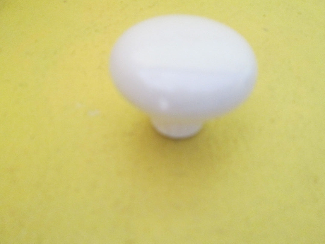 Porcelain Knob 45D x 30H