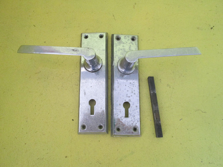 Art DecoYale Square Plate with Tapered Lever Handle 150L x 40W/Lever 50H x 100L