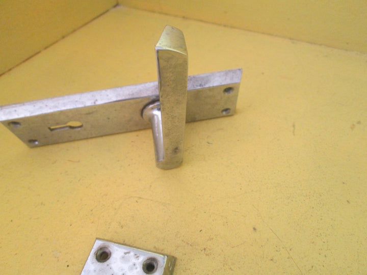 Art DecoYale Square Plate with Tapered Lever Handle 150L x 40W/Lever 50H x 100L