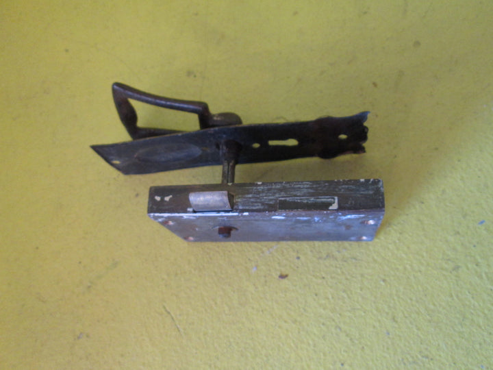 Antique Pull Handle with Rim Lock (120Lx32)