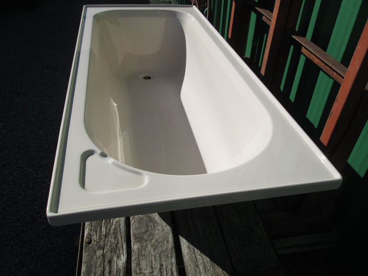 Almond Arcylic Bath 1650L x 720W x 390H