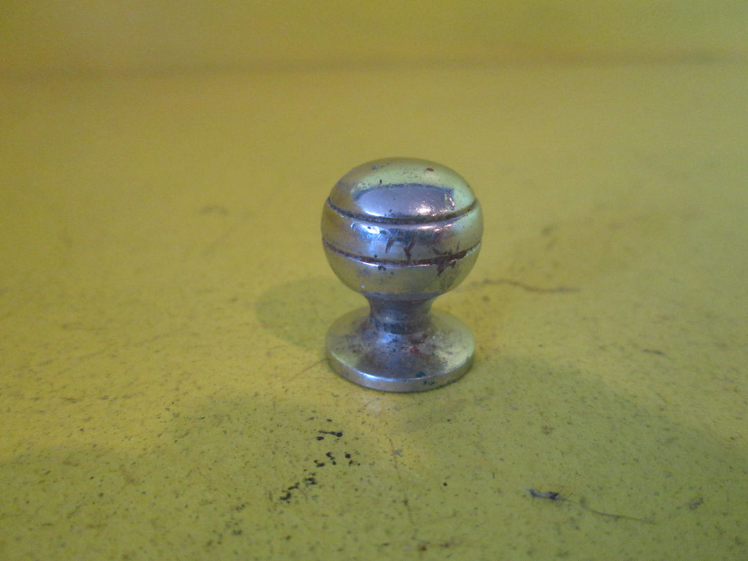 Various Vintage Knobs