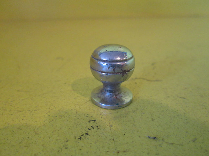 Various Vintage Knobs