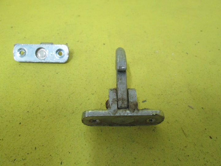 Spur Door Catch & Fastener 50L x 20W x 75H Catch 53L x 15W x 16H