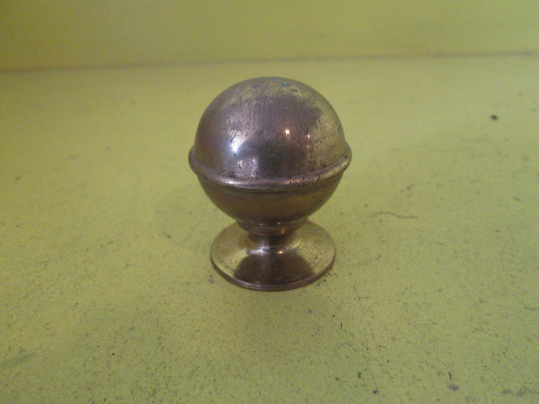 Various Vintage Knobs