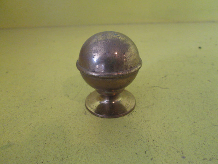 Various Vintage Knobs