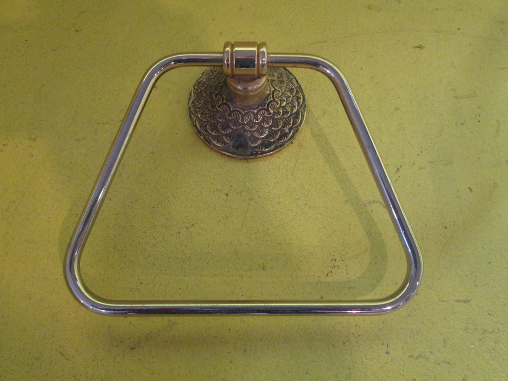 Brass Effect Round Plate with Triangle Towel Rail 62Dia x 45H/Holder 118H x 115-90W